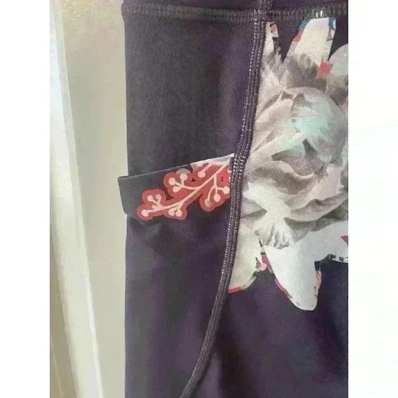 Athleta Salutation Stash Pocket Magnolia Floral Tight Leggings, Womens size XS - Picture 4 of 6